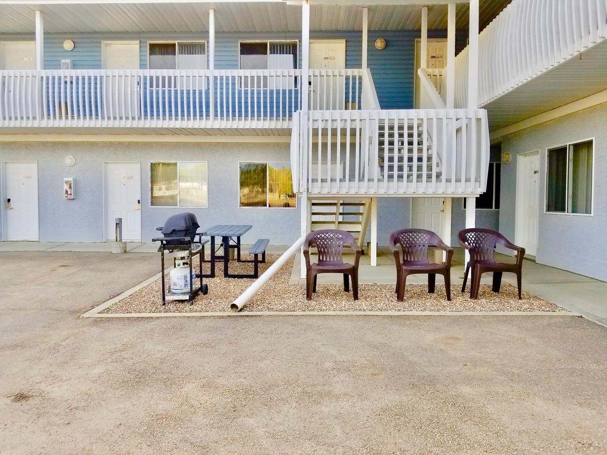 Twilight Country Motel Boyle Екстериор снимка